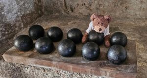 These cannon balls are too heavy for Tedwina